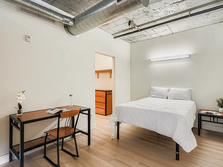 University Lofts — Photo 11