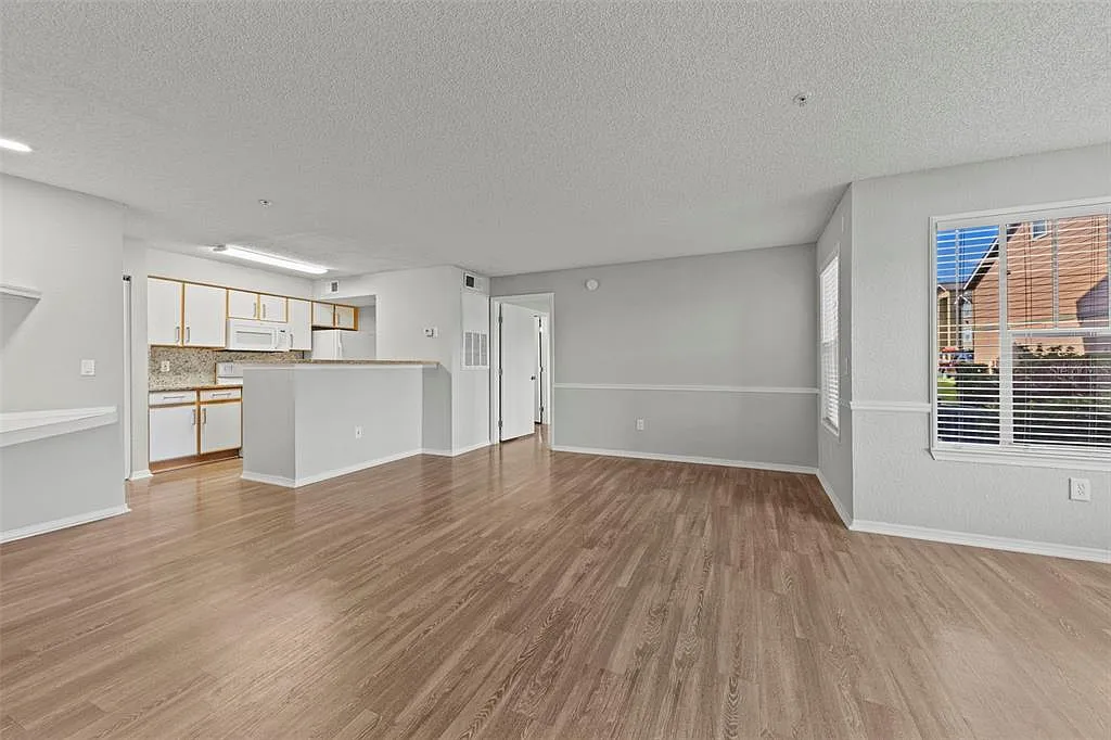 2 bed, 2.0 bath, 1026 sqft, $1,750 — Photo 2