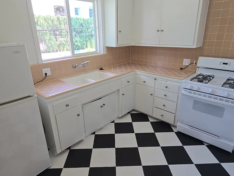 4226 Mary Ellen Ave #14 — Photo 8