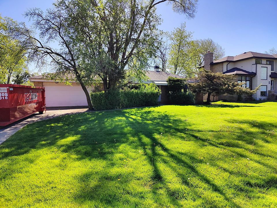 2nd image of 223 Hickory Ct