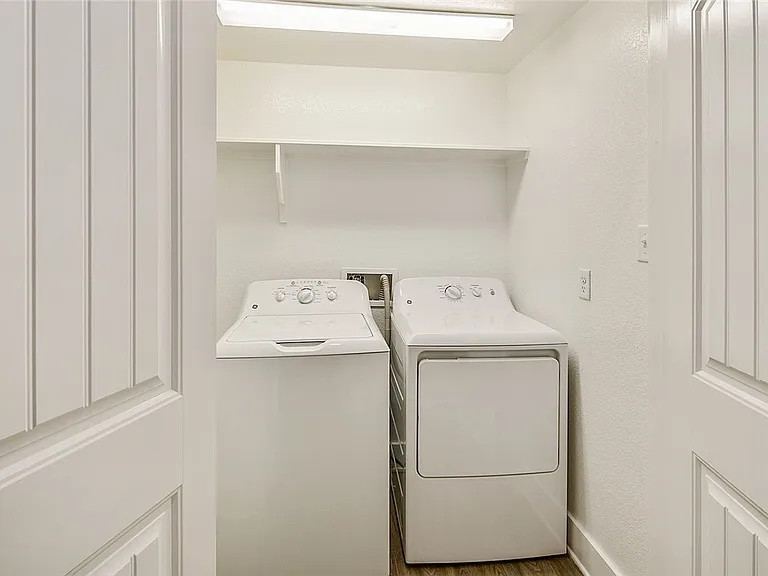 1410 Holleman Dr — Photo 14