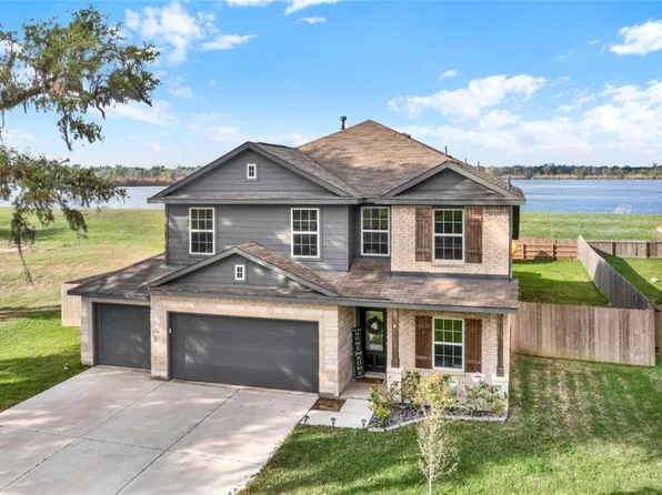 2036 Twin Lakes Blvd, West Columbia, TX 77486