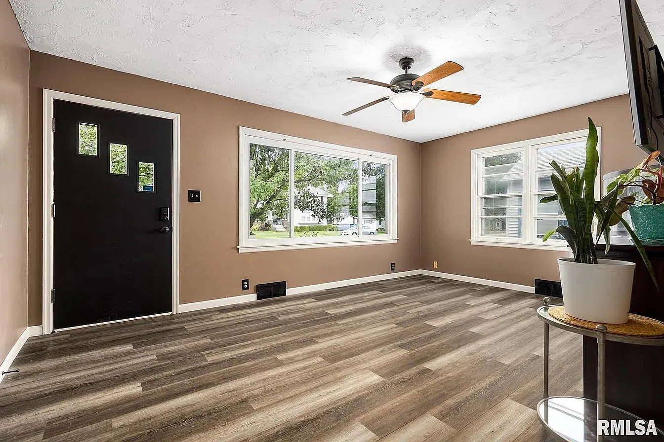 2 bed, 1608 sqft, $1,300 — Photo 3