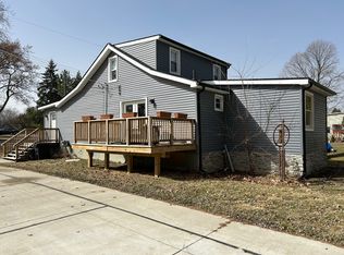 3875 Hillcrest Dr, Highland, MI 48356