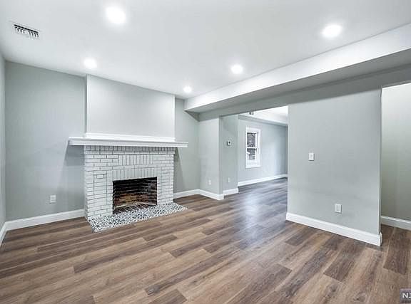 3rd image of 281 No Maple Ave