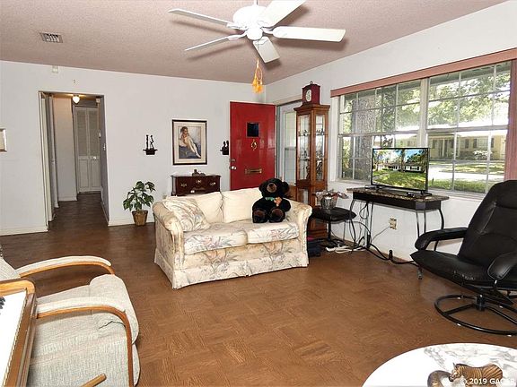 3rd image of 605 NE 7th Ter
