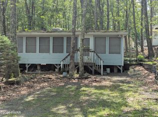 125 Tribes Dr, Shohola, PA 18458