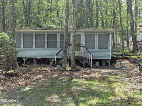 125 Tribes Dr, Shohola, PA 18458