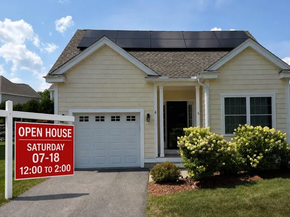 6 Dunstable Circle, Merrimack, NH 03054