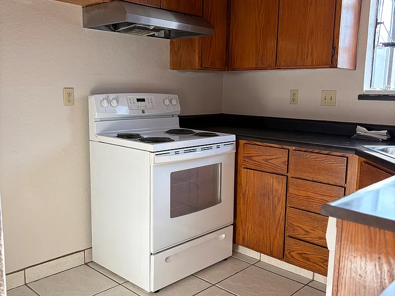 600 E Hawkeye Ave #B — Photo 7