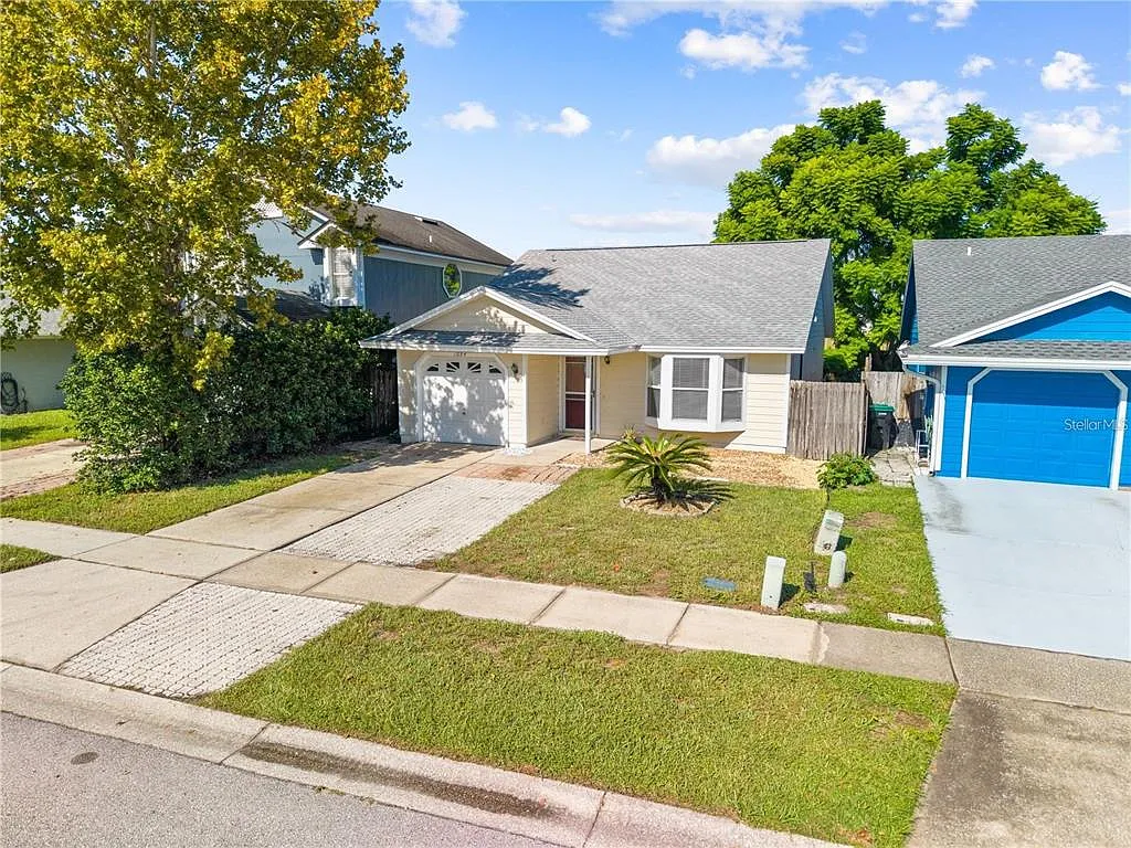 3 bed, 2.0 bath, 1320 sqft, $1,995 — Photo 4