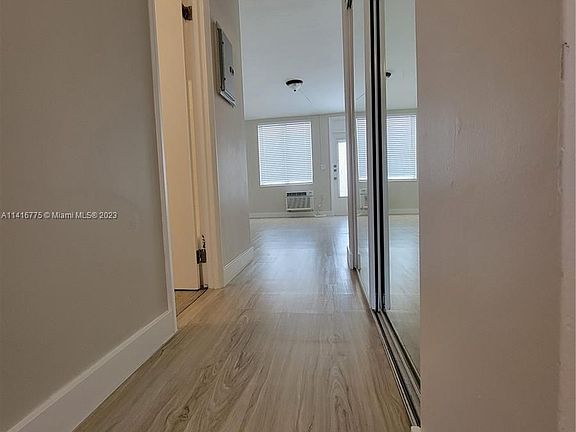 5th image of 441 Collins Ave APT 10