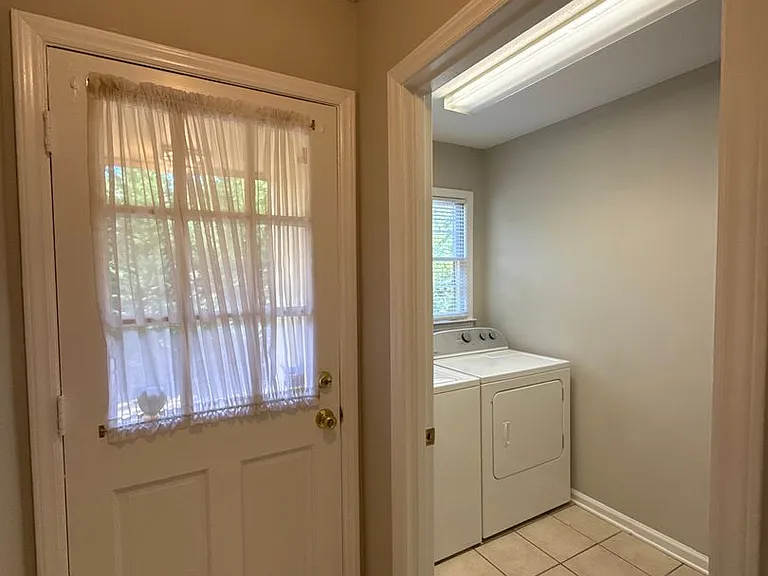 906 McLaughlin Dr — Photo 12