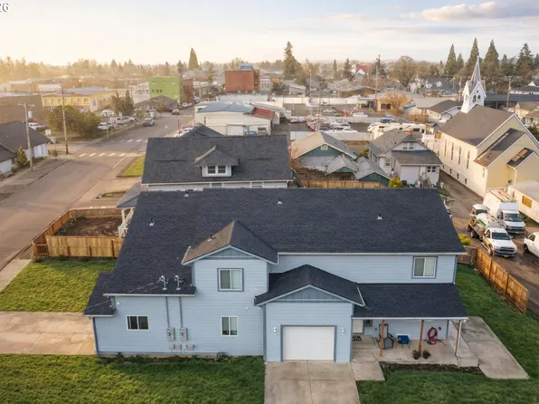 301 S 1st St, Silverton, OR 97381