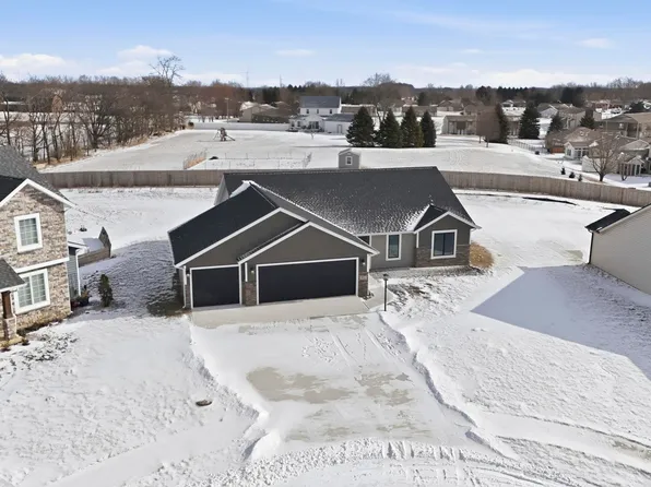 122 Sunset Dr, Avilla, IN 46710