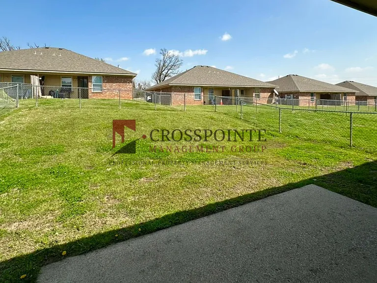 8713 Mansion Creek Cir — Photo 28