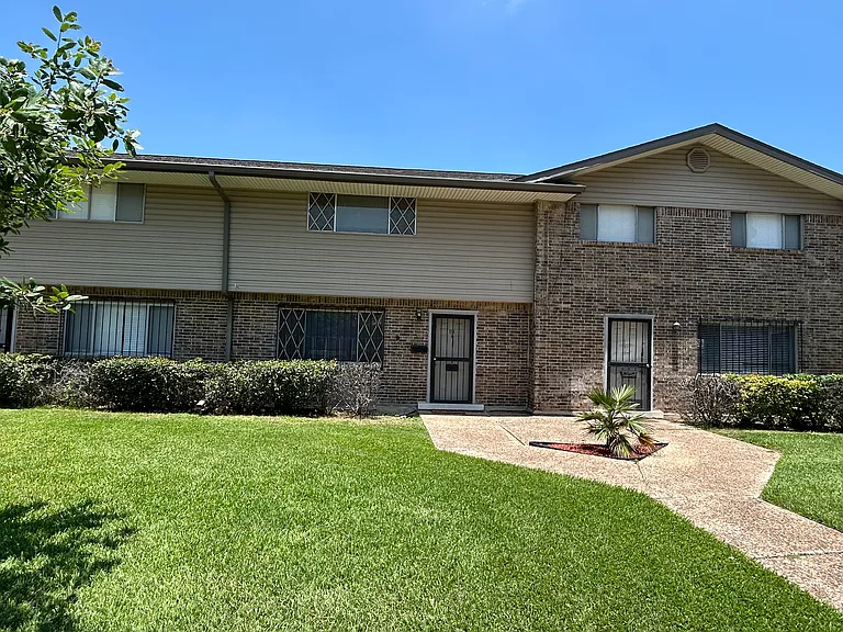 117 E Silver Sands Dr — Photo 1