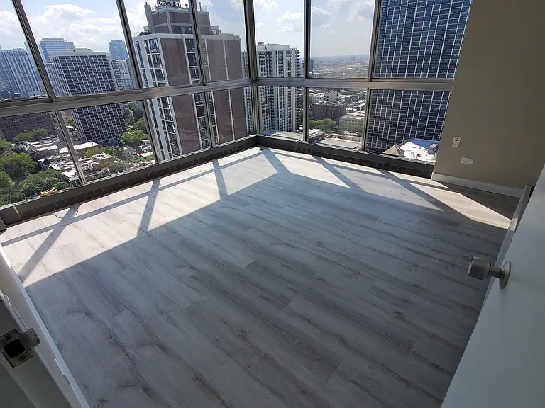 1555 N Dearborn Pkwy #27E — Photo 23