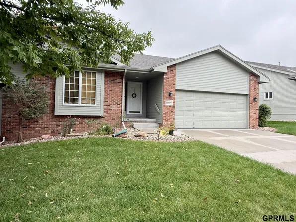 11609 Lakeview Dr, Papillion, NE 68133