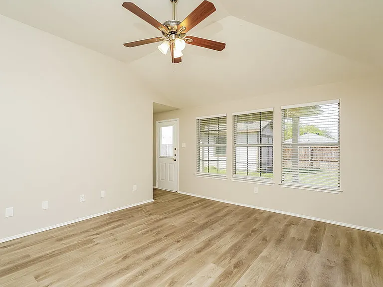 8813 Sagebrush Trl — Photo 5