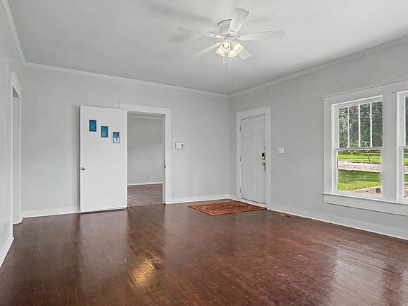 3rd image of 10 Re Jennings Ave