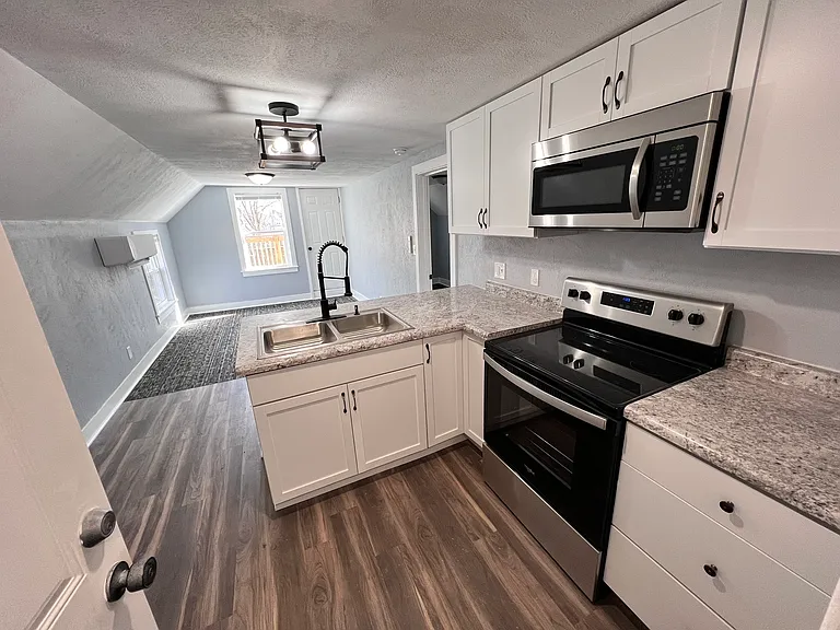 417 S Sheldon St — Photo 18