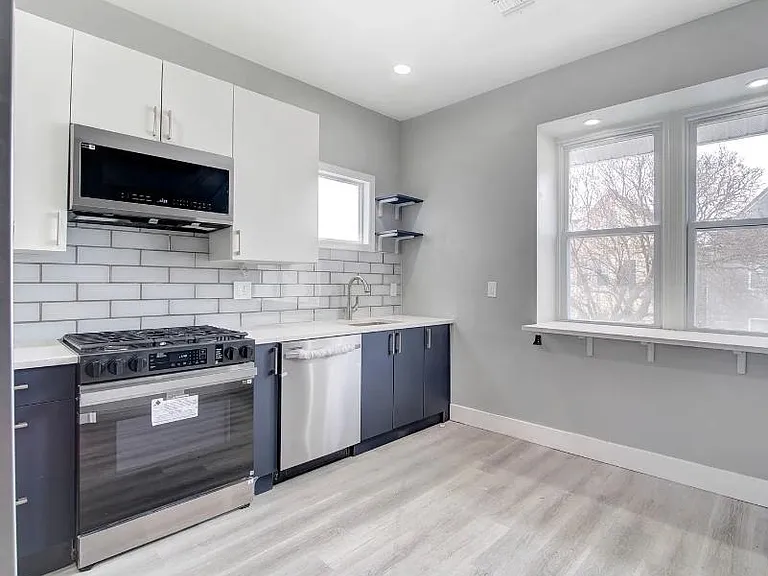 20 W 49th St #2 — Photo 3