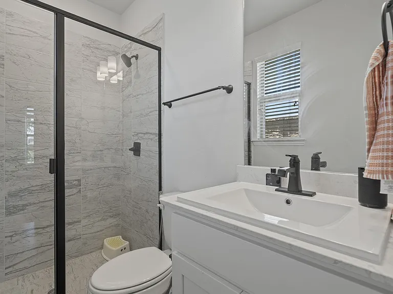 913 Gingham St — Photo 10