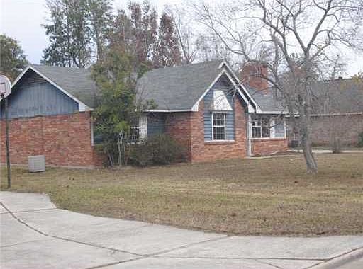 4th image of 15206 Parkwood Dr N