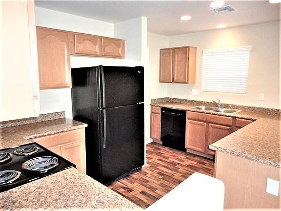 5th image of 1670 E Jacob St