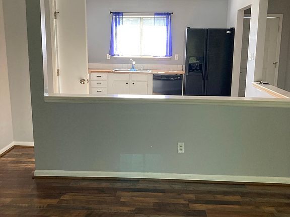 3rd image of 3345 Featherston Dr