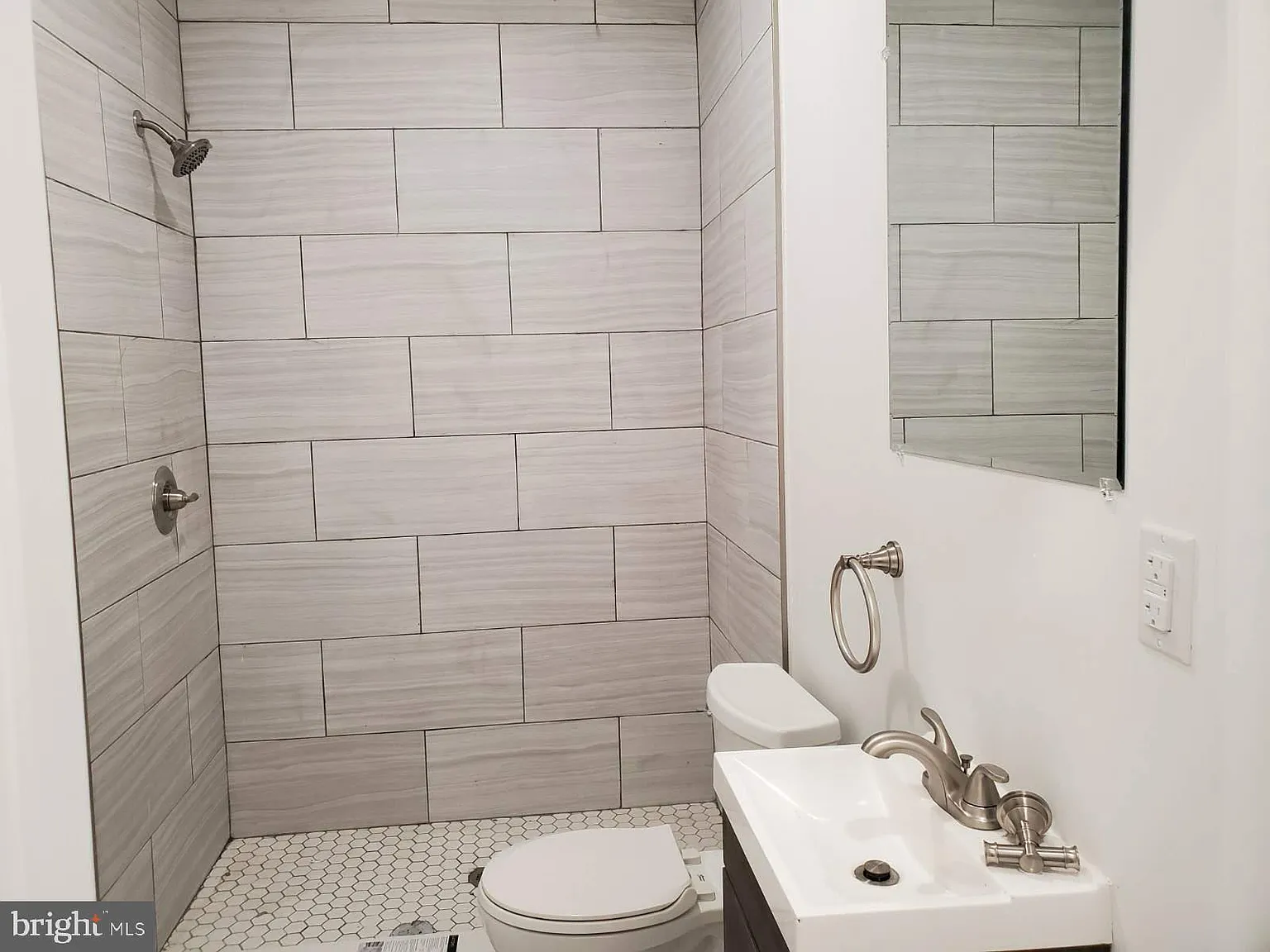 5 bed, 3.0 bath, 1963 sqft, $2,000 — Photo 3