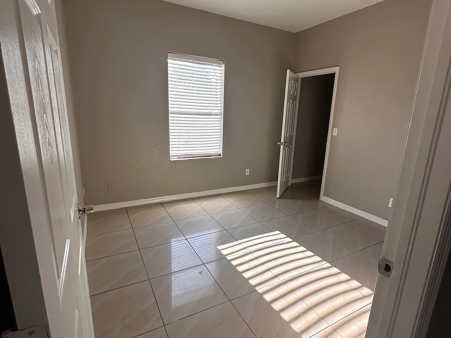 2701 Waver St — Photo 4