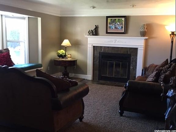3rd image of 1498 W Midas Creek Dr