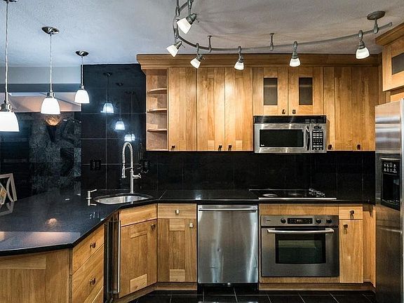 5th image of 407 Marlborough St #1
