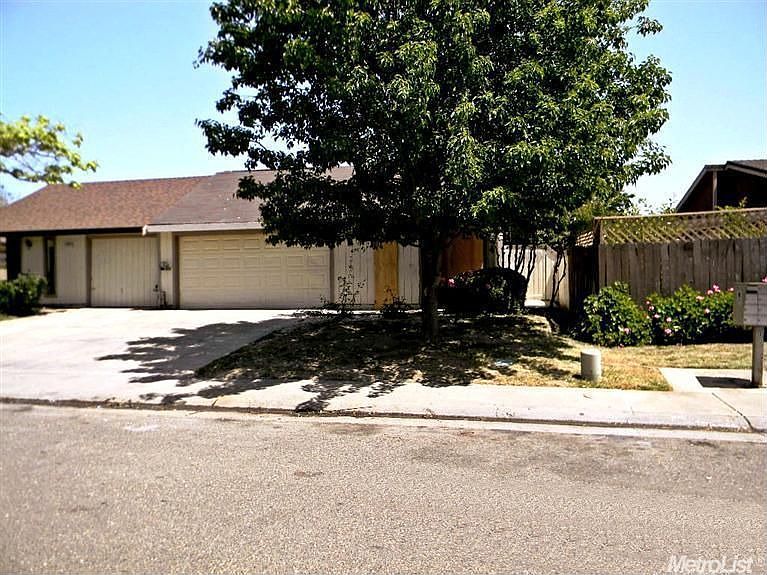 1st image of 7649 Clover Woods Ct
