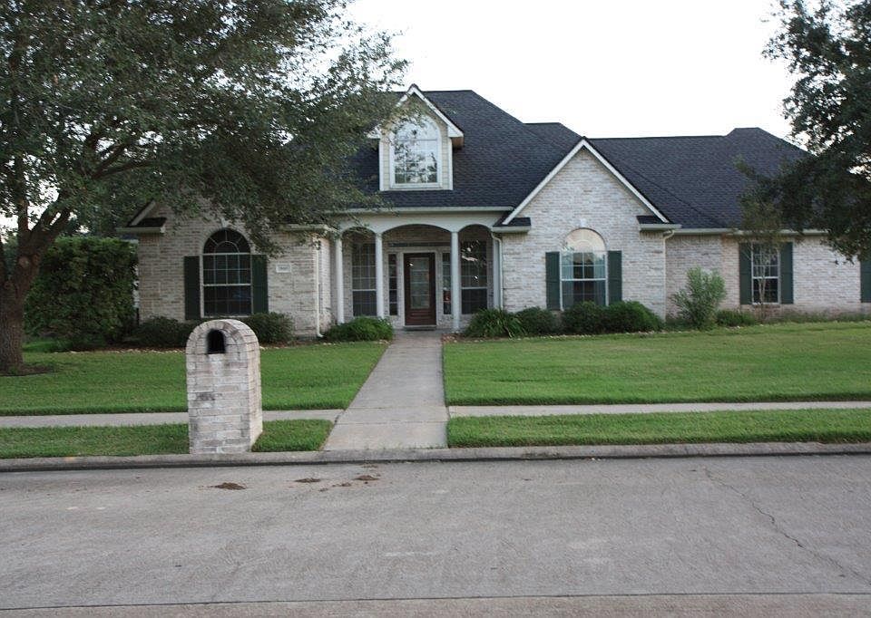 1st image of 900 N Belle Dr