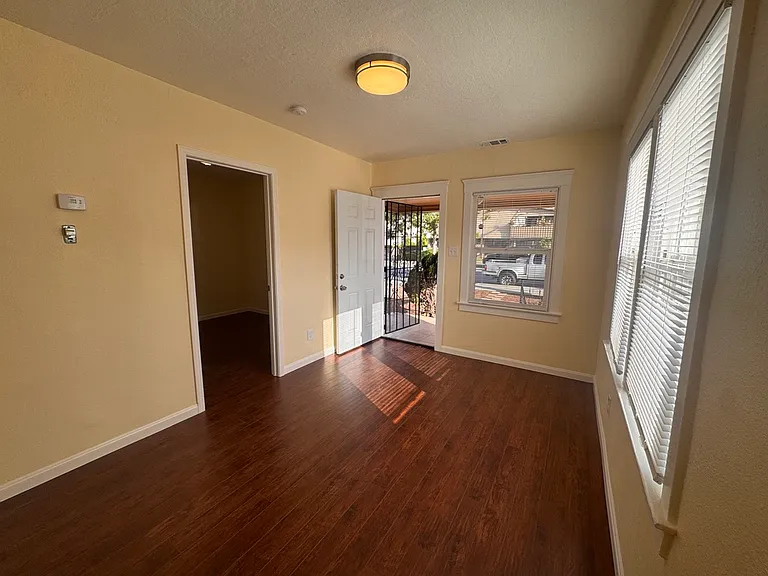 285 Sunset Blvd — Photo 10