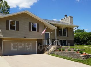 82 W Post Rd NW, Cedar Rapids, IA 52405