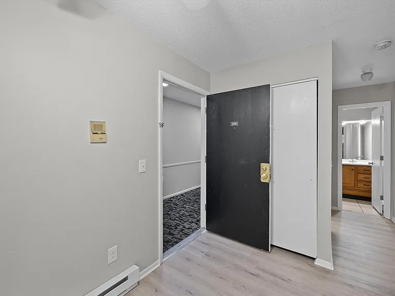 Toledo Circle Apartments — Photo 21