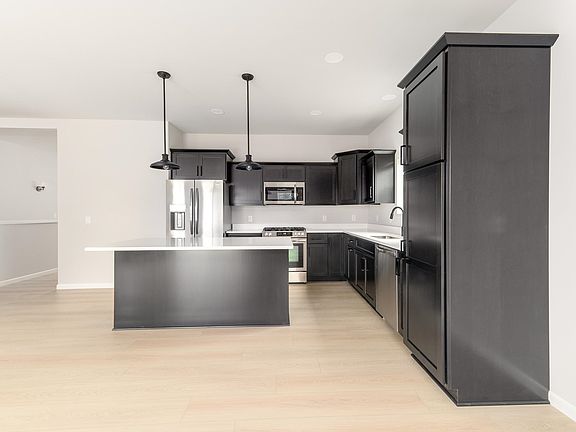 4th image of 5920 Woodbine Dr