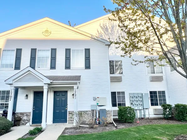 1723 Silverstone Dr Unit 1723, Carpentersville, IL 60110