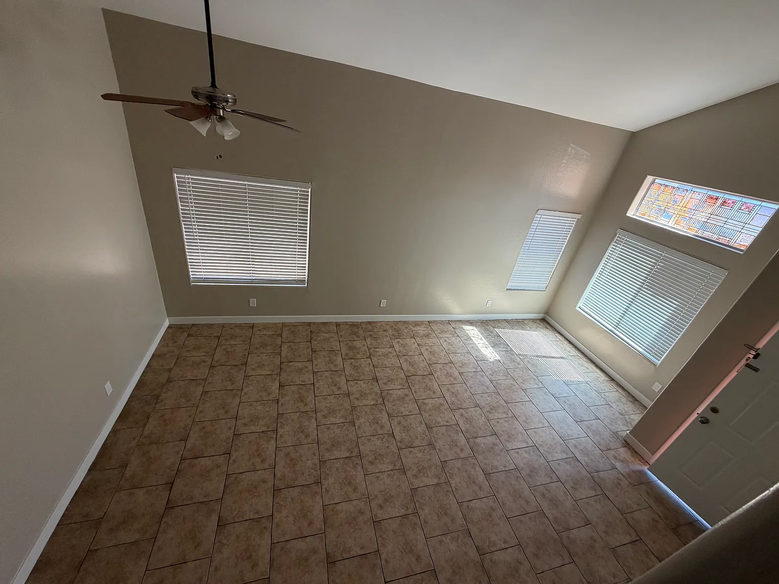 4 bed, 2.5 bath, 2059 sqft, $2,195 — Photo 2