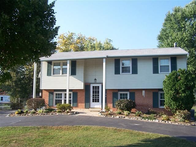 Front View of a wonderful split foyer home