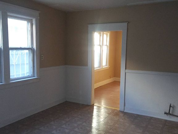 2nd image of 18 Newton St