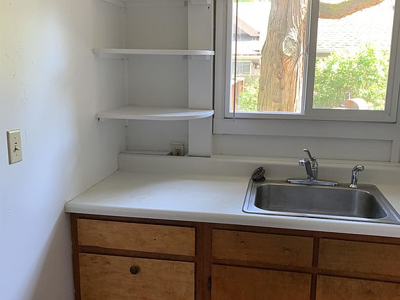 3rd image of 1424 W 10th Aly