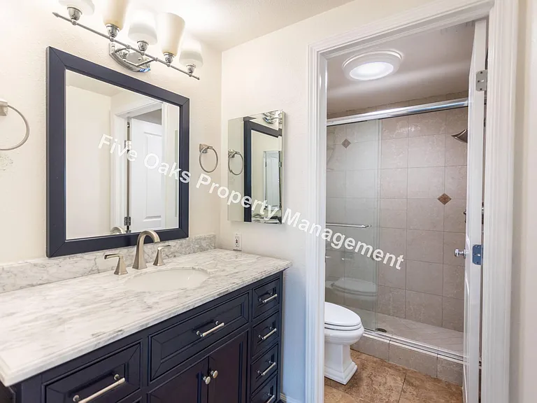 2815 Stanford Ln — Photo 17