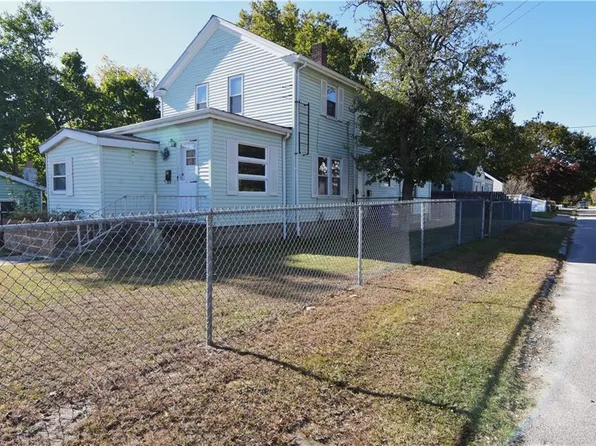 864-866 Weeden St, Pawtucket, RI 02860