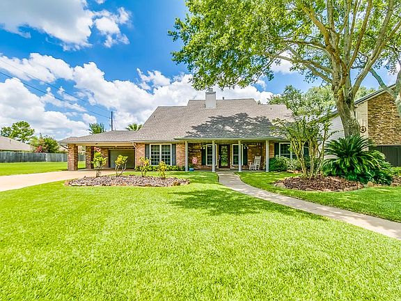 2nd image of 15206 Chimney Hill Cir