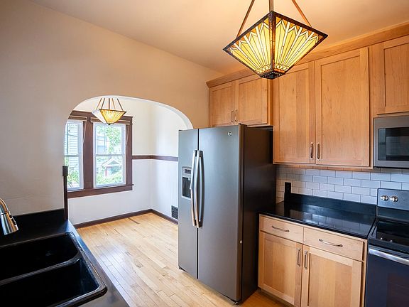 5th image of 112 E Cottage Grove Ave